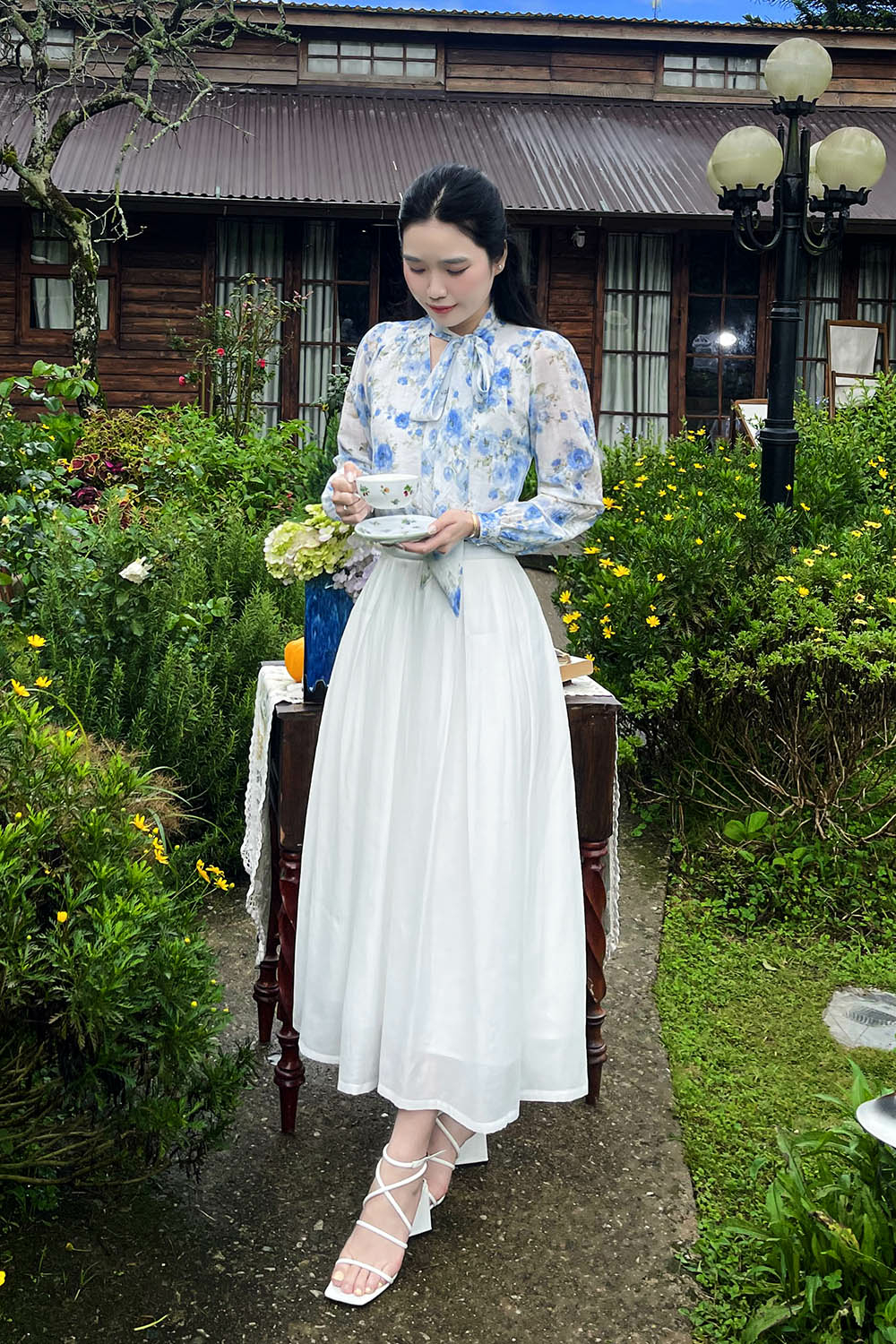 Áo kiểu họa tiết hoa cổ phối nơ ASM24-20