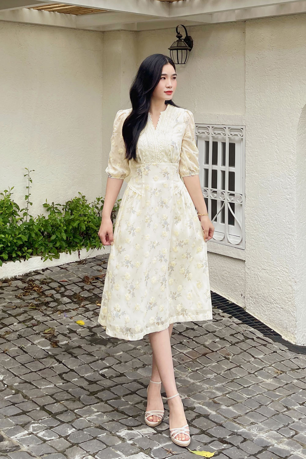 Đầm hoa dáng chữ A xòe phối ren