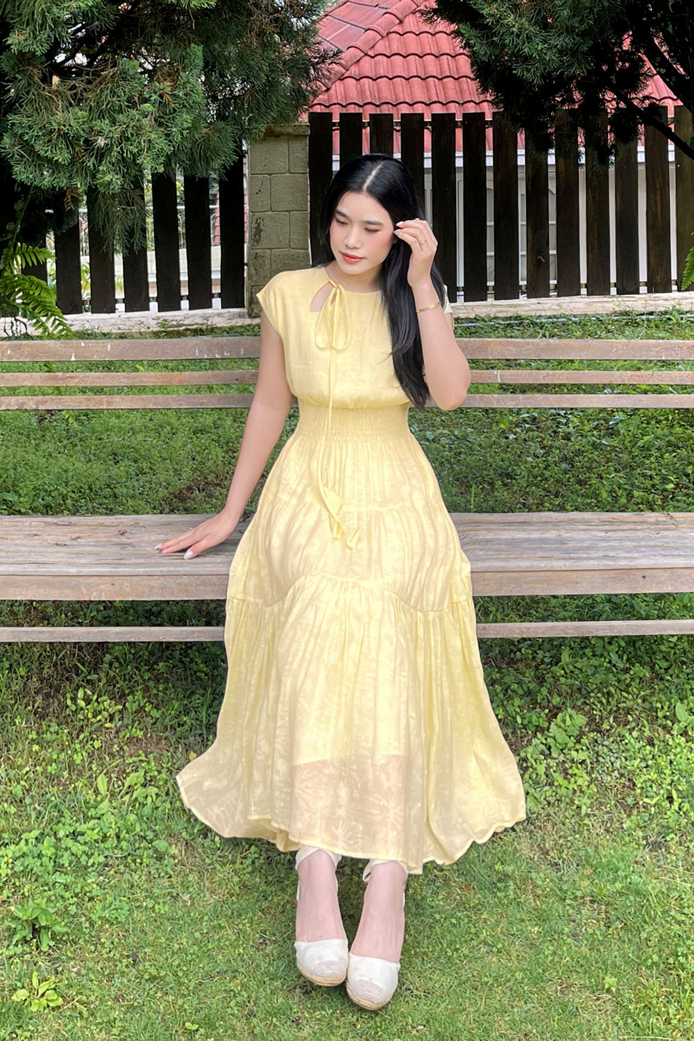 Đầm vàng dáng xòe dài eo bo chun