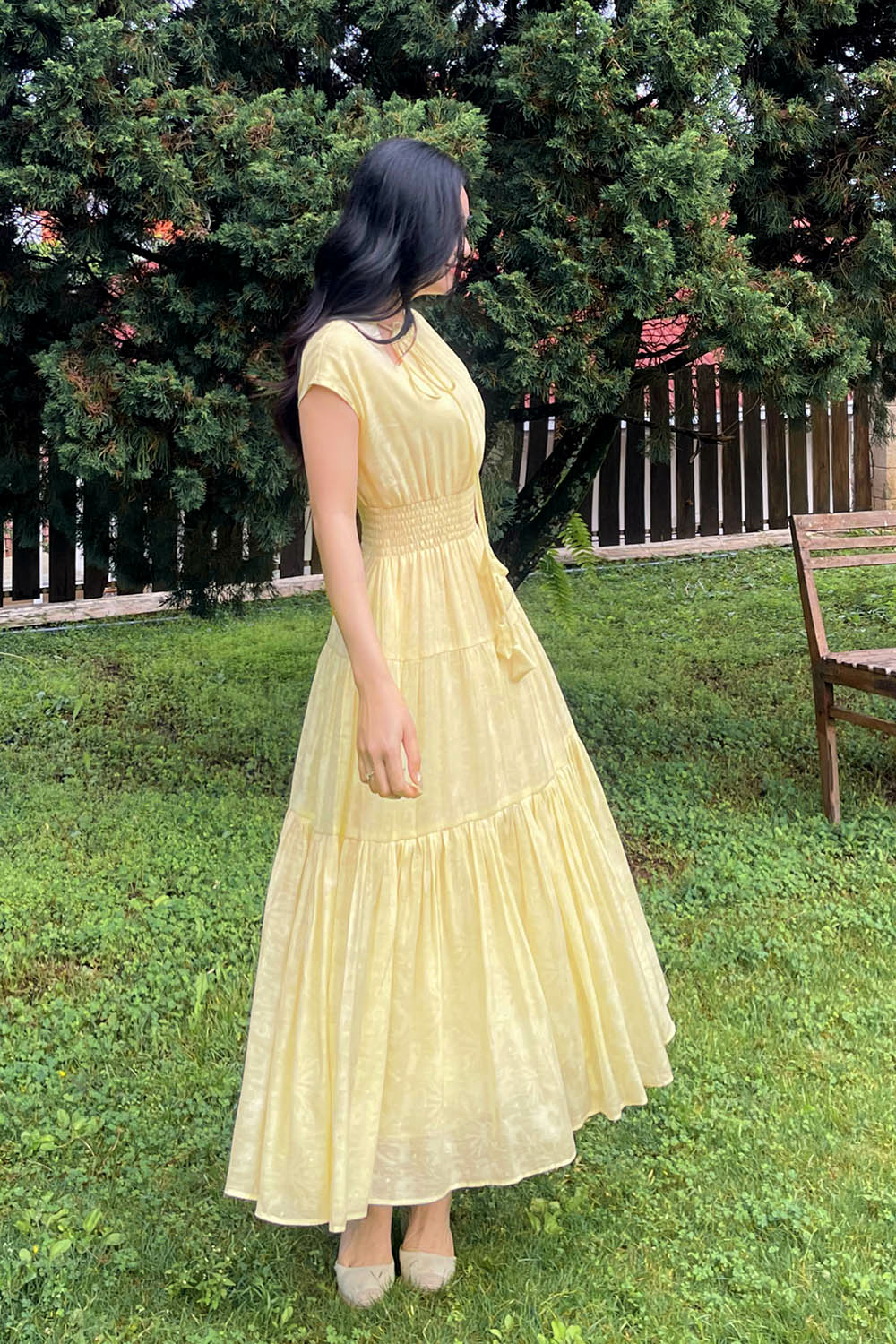 Đầm vàng dáng xòe dài eo bo chun