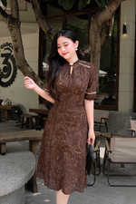 Đầm họa tiết dáng xòe viền đăng ten
