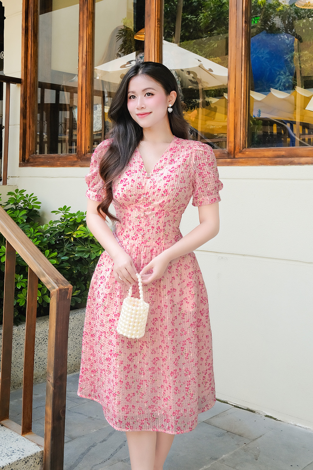 Đầm xòe hoa nhí cổ V tay phồng