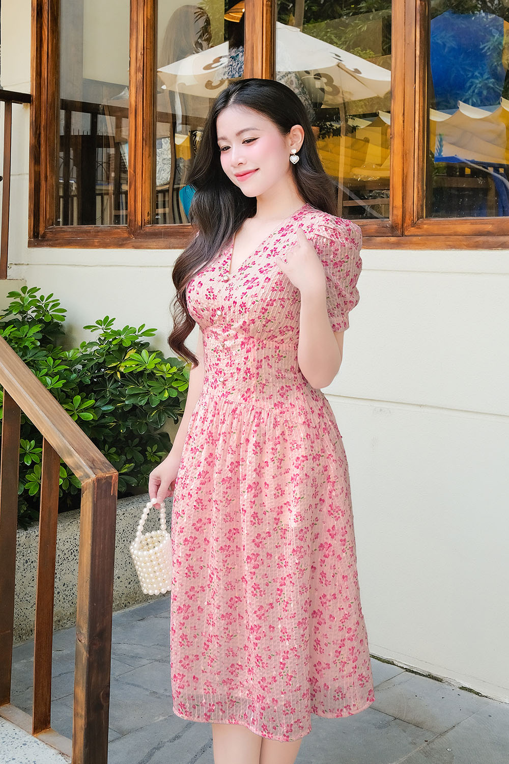 Đầm xòe hoa nhí cổ V tay phồng