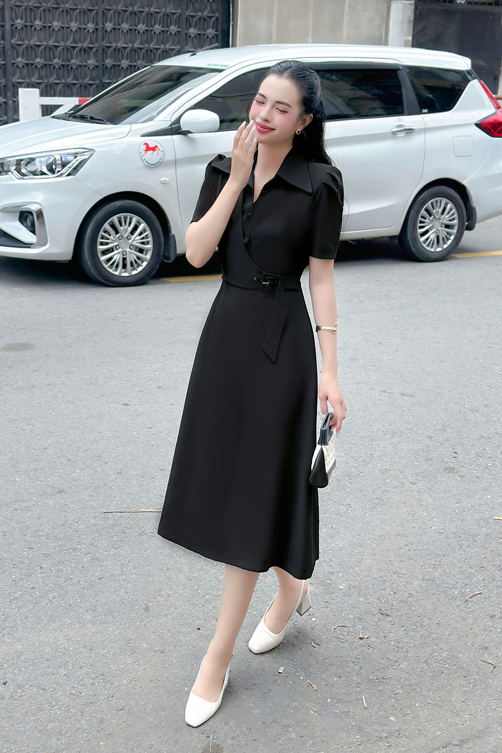 Đầm đen công sở cổ vest dáng chữ A KK176-24