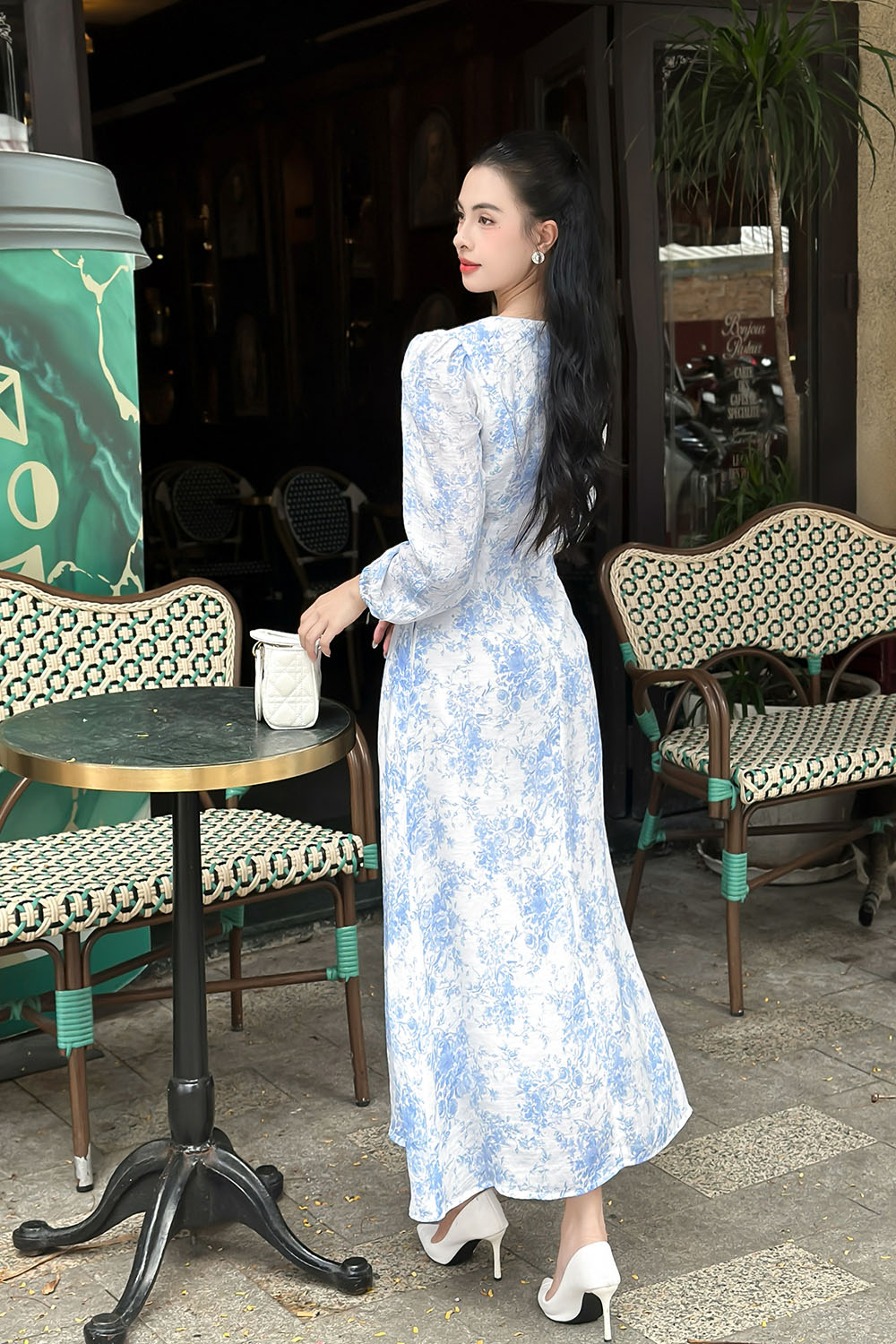 Đầm hoa dáng chữ A dài cổ V