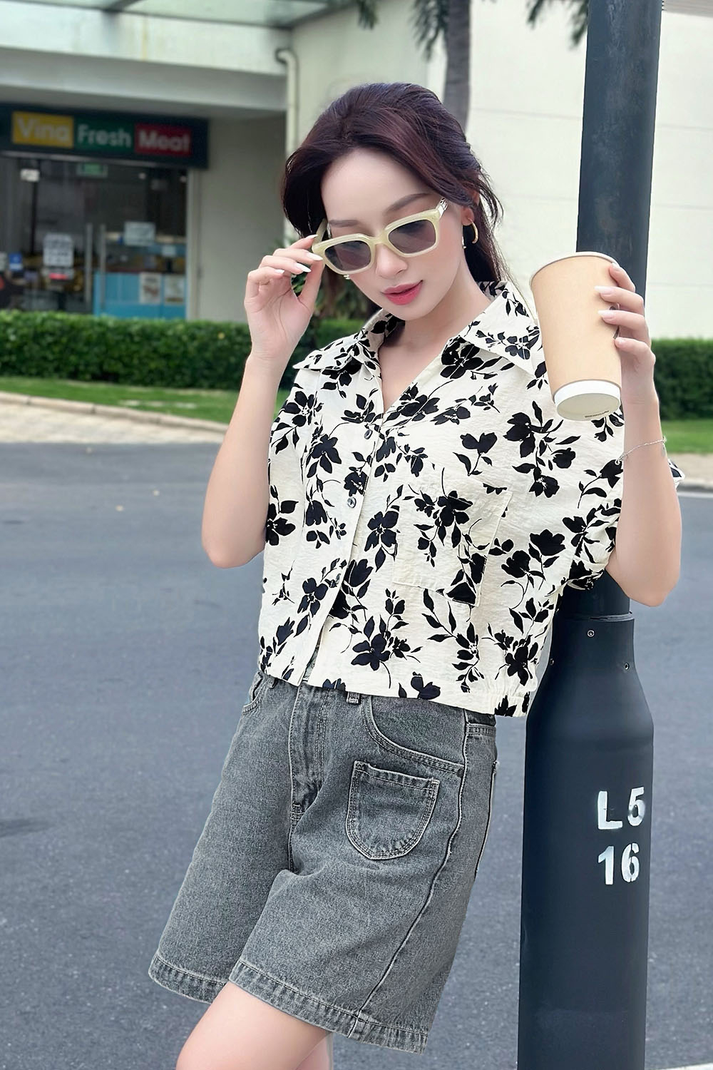 Áo sơ mi kiểu croptop nữ họa tiết hoa