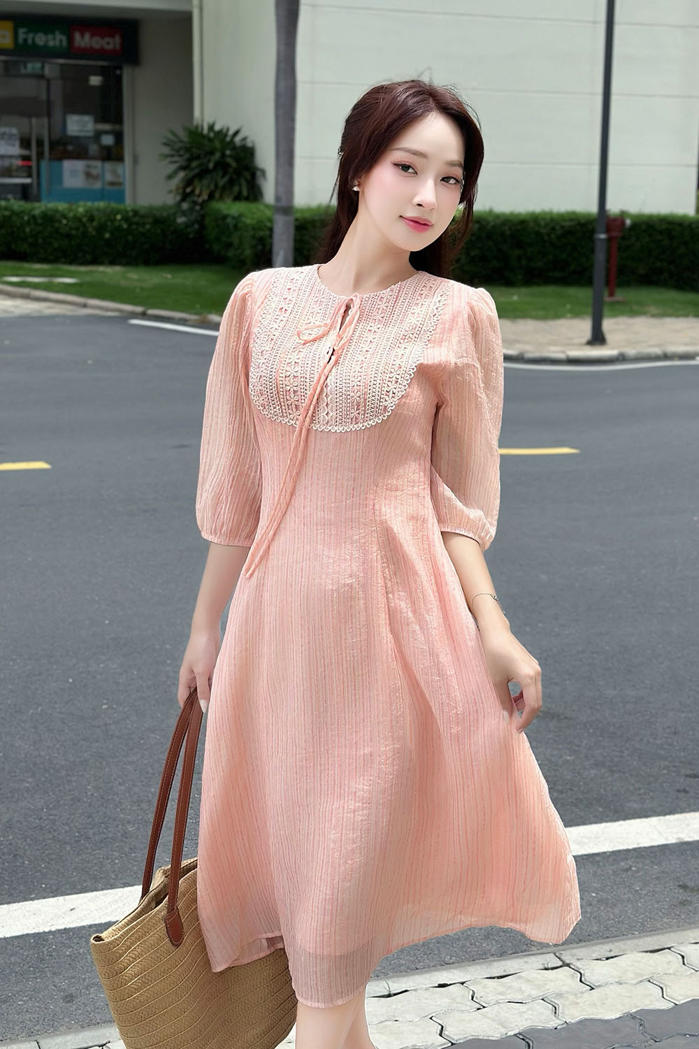 Đầm xòe hồng cổ thắt nơ phối ren