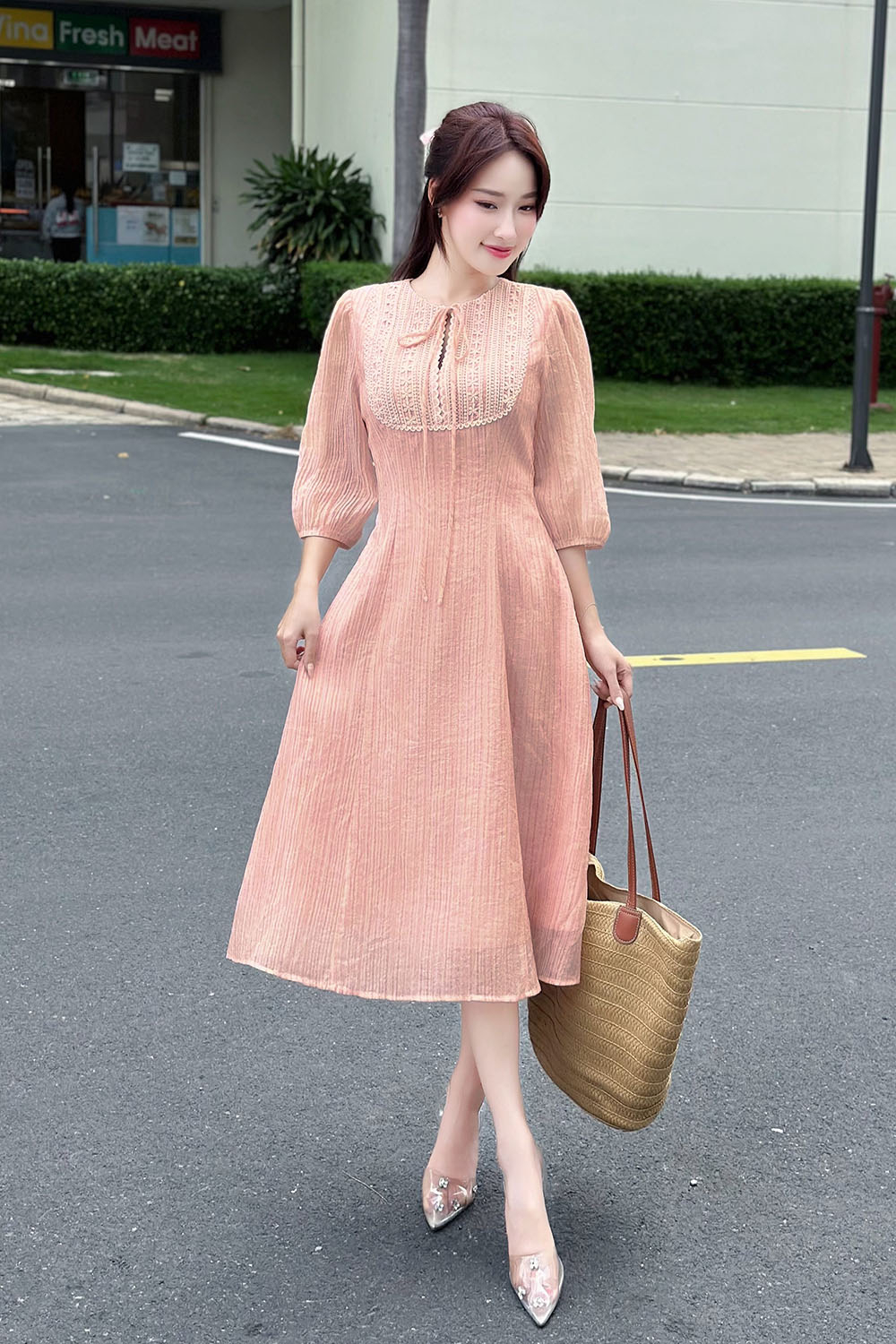 Đầm xòe hồng cổ thắt nơ phối ren