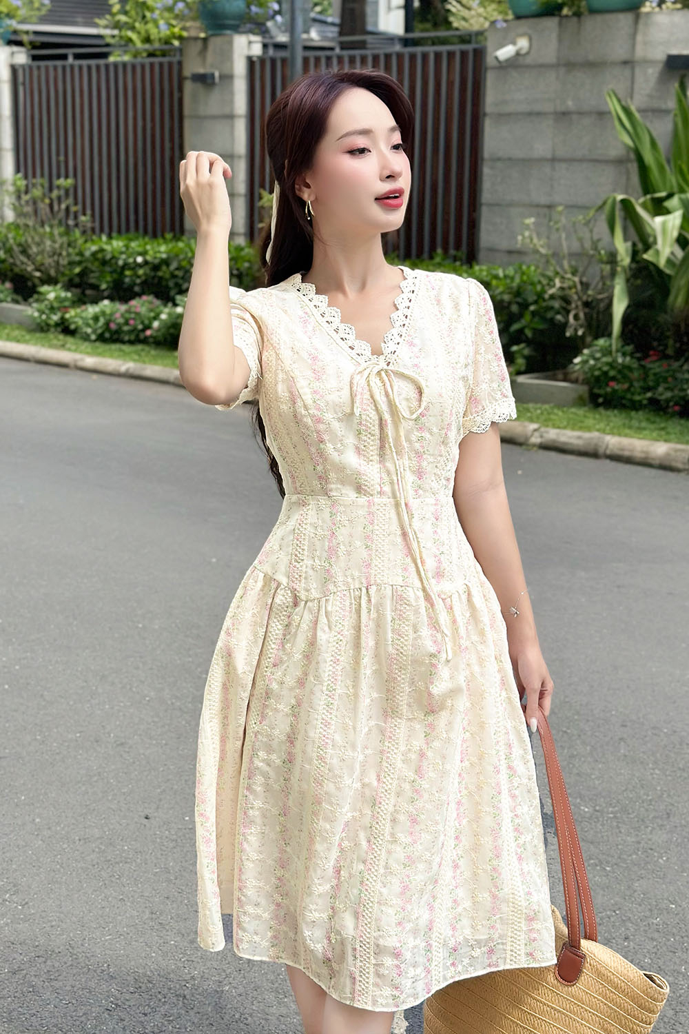 Đầm xô thêu họa tiết dáng xòe