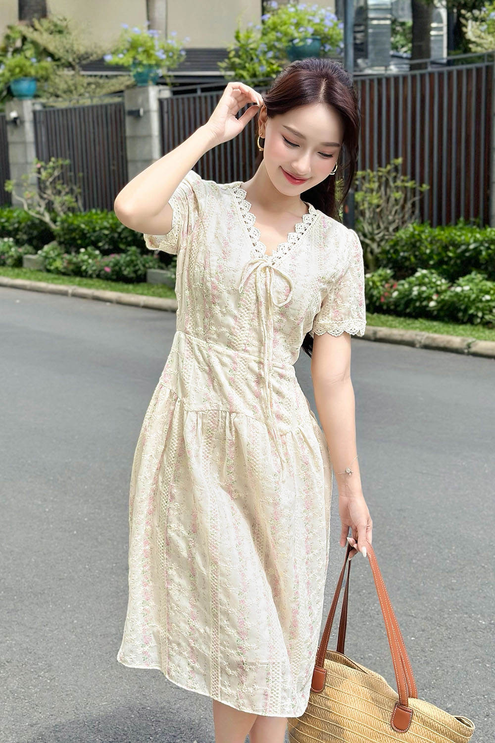 Đầm xô thêu họa tiết dáng xòe