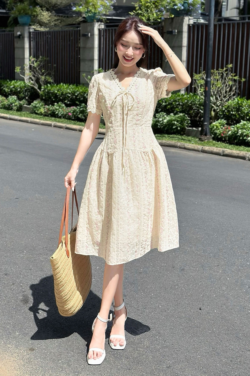 Đầm xô thêu họa tiết dáng xòe