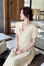 Áo kiểu công sở nữ cổ V đính hoa