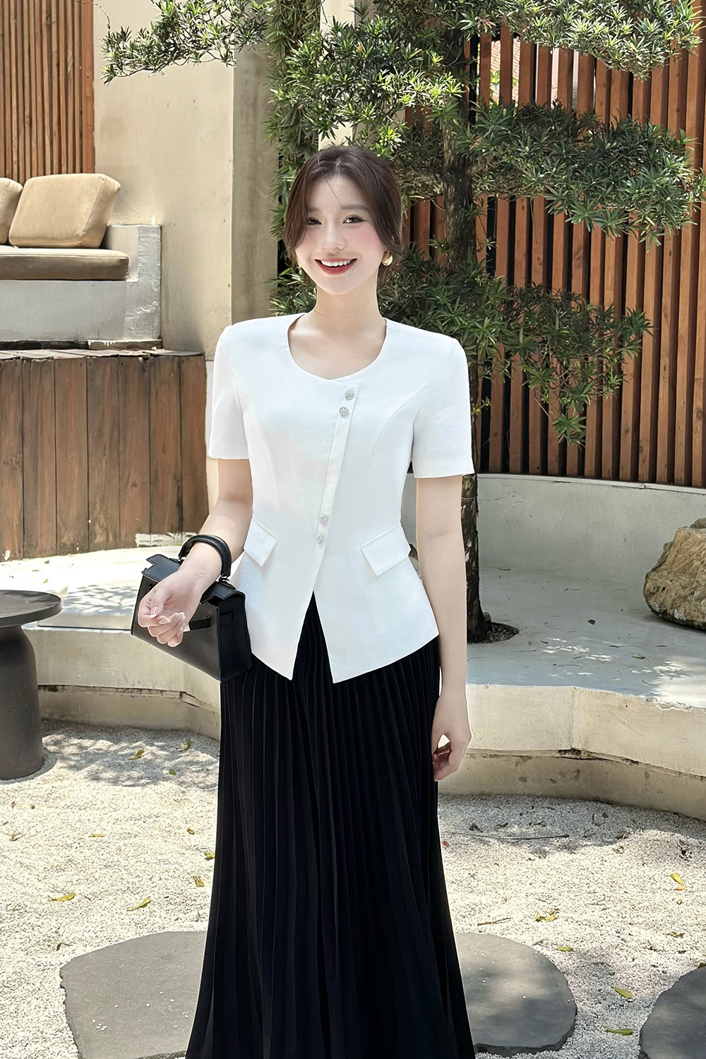 Áo trắng kiểu công sở phối túi