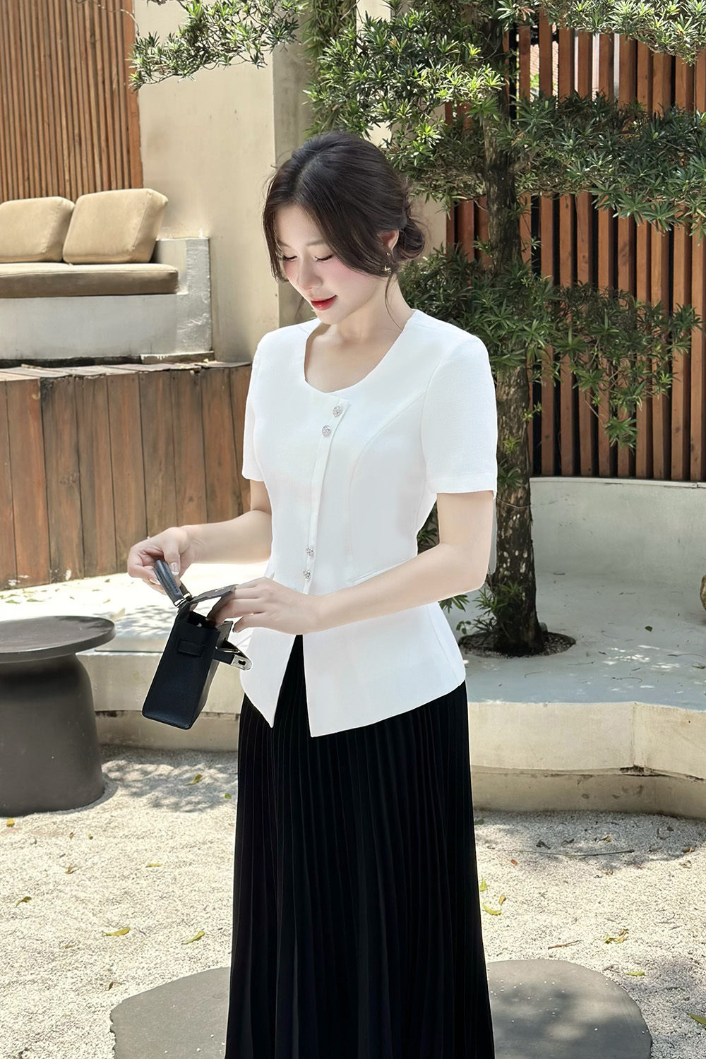 Áo trắng kiểu công sở phối túi