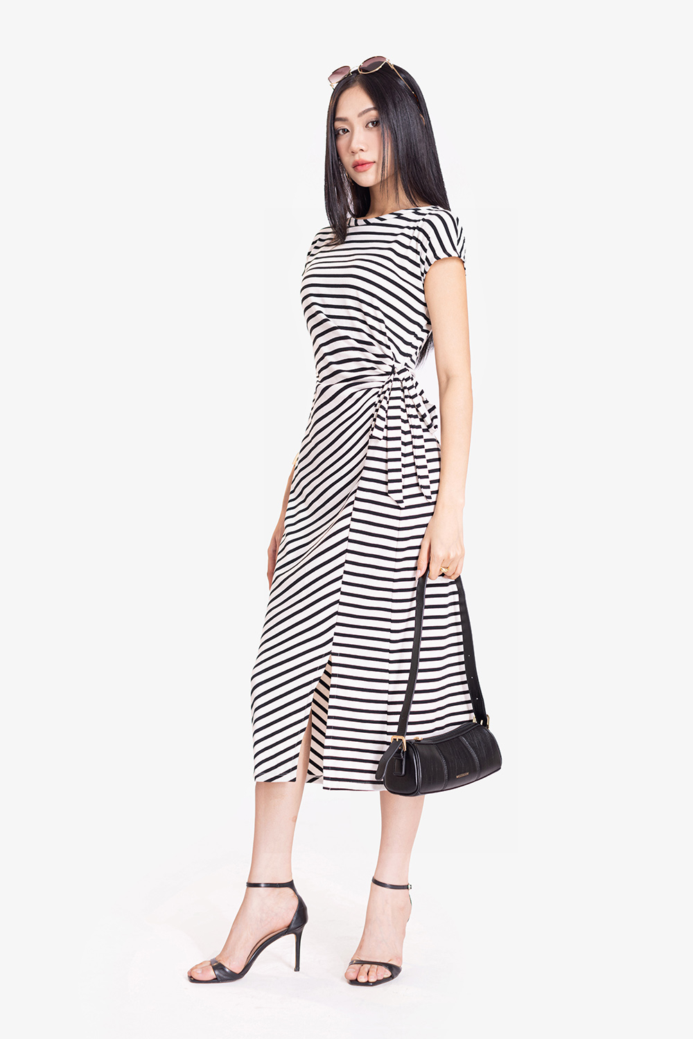 Đầm ôm body họa tiết kẻ phối nơ eo