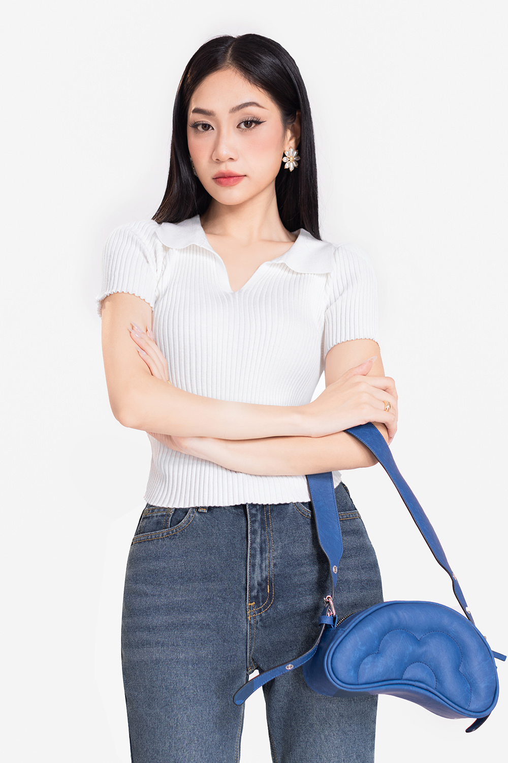 Áo len dệt kim cổ polo nhún eo màu trắng