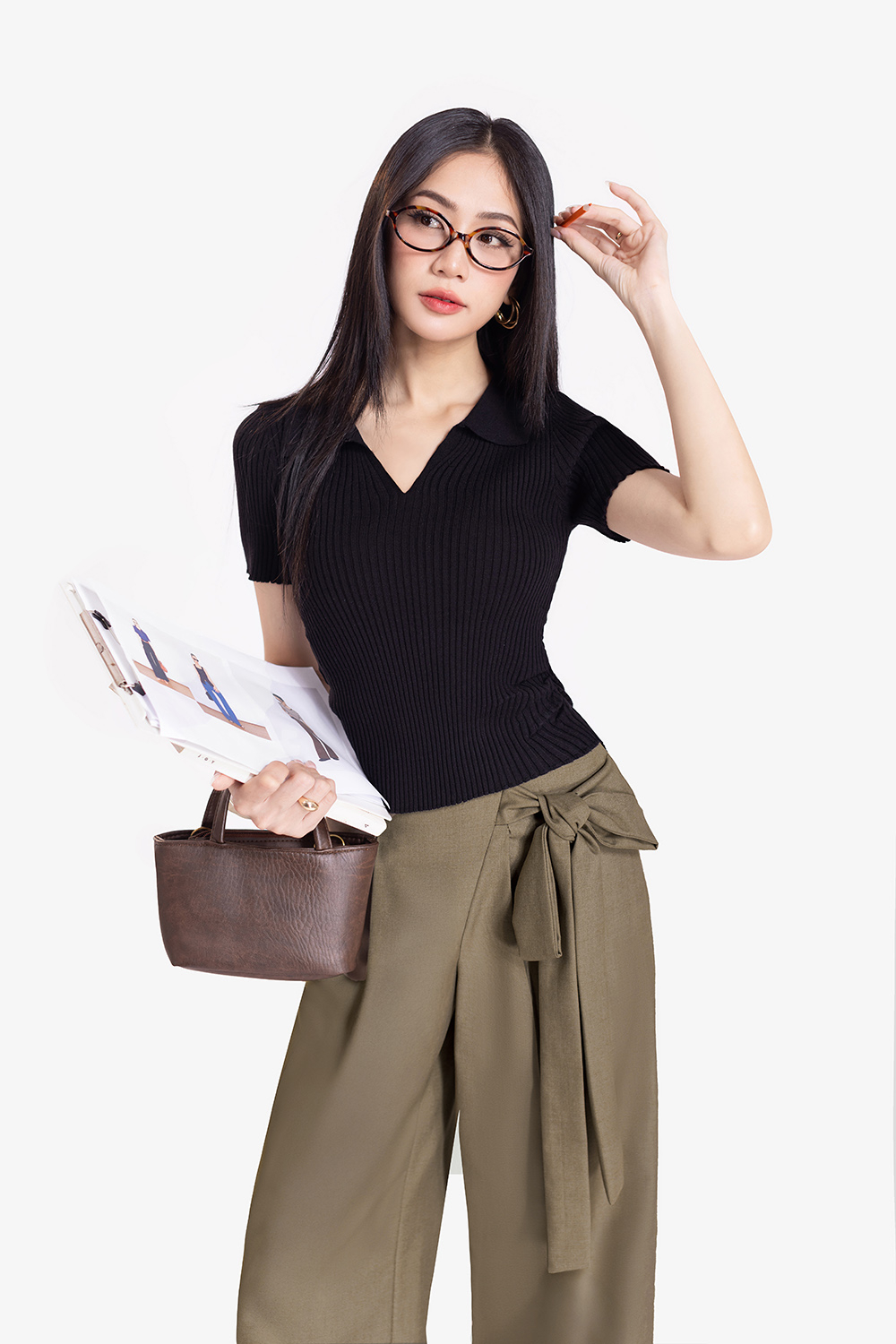 Áo len dệt kim cổ polo nhún eo màu đen