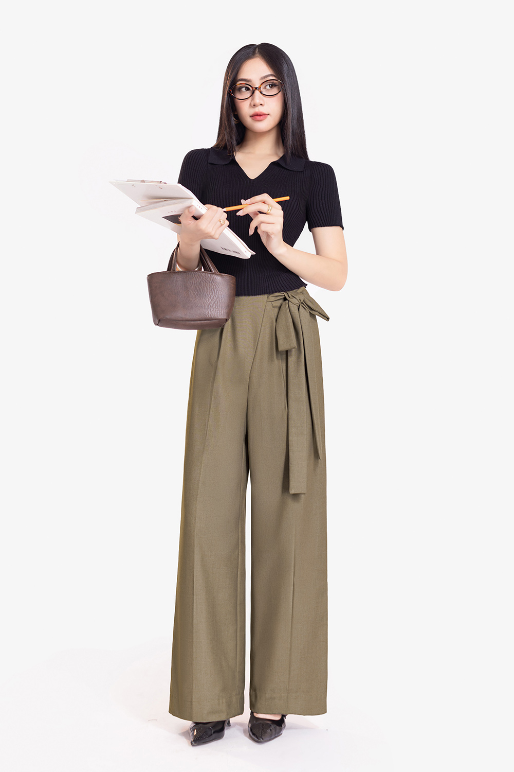 Áo len dệt kim cổ polo nhún eo màu đen