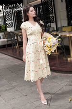 Đầm hoa cổ V dáng xòe