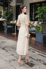Đầm trắng hoa nhí màu cam dáng xòe