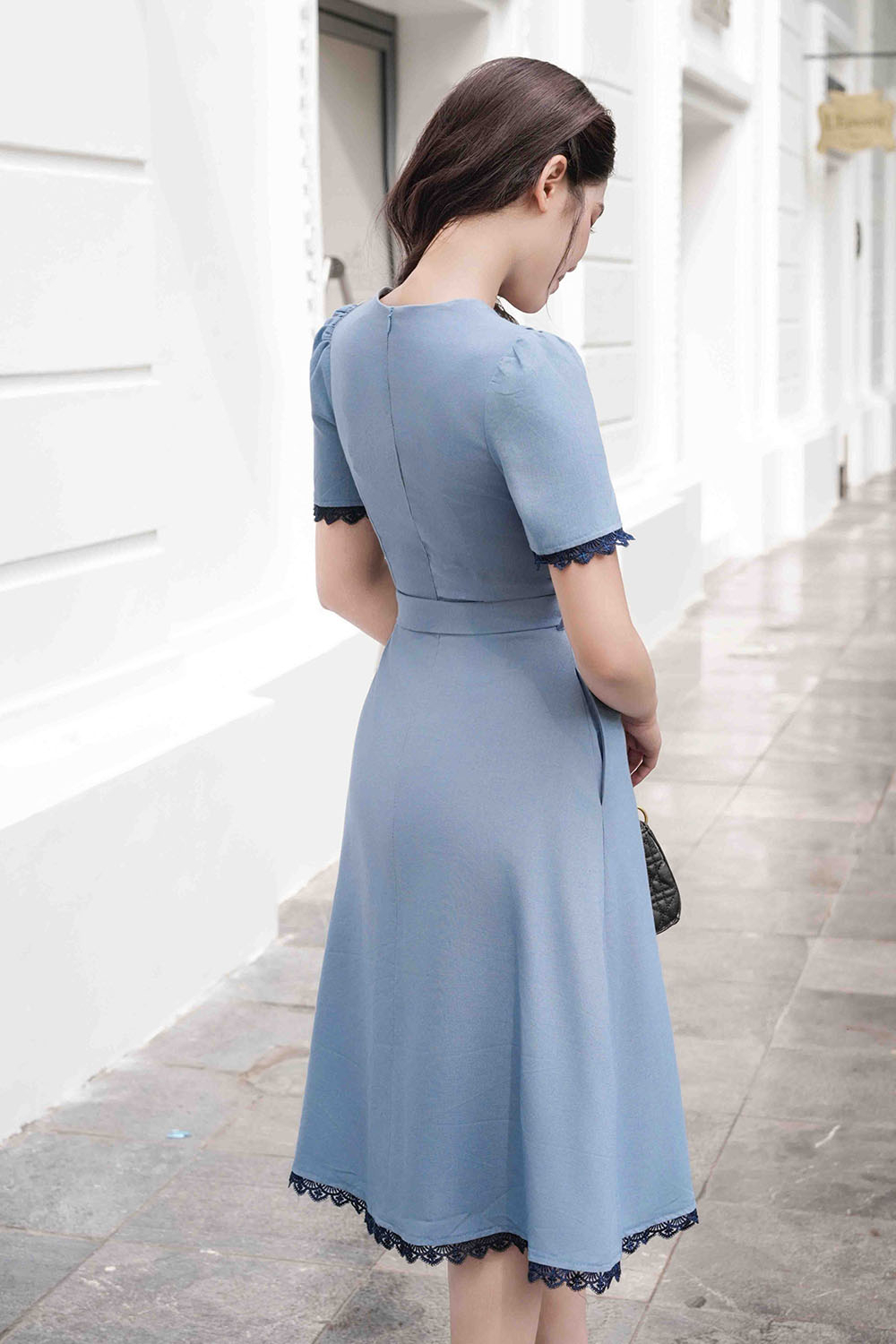 Đầm xanh công sở dáng xòe phối thắt lưng