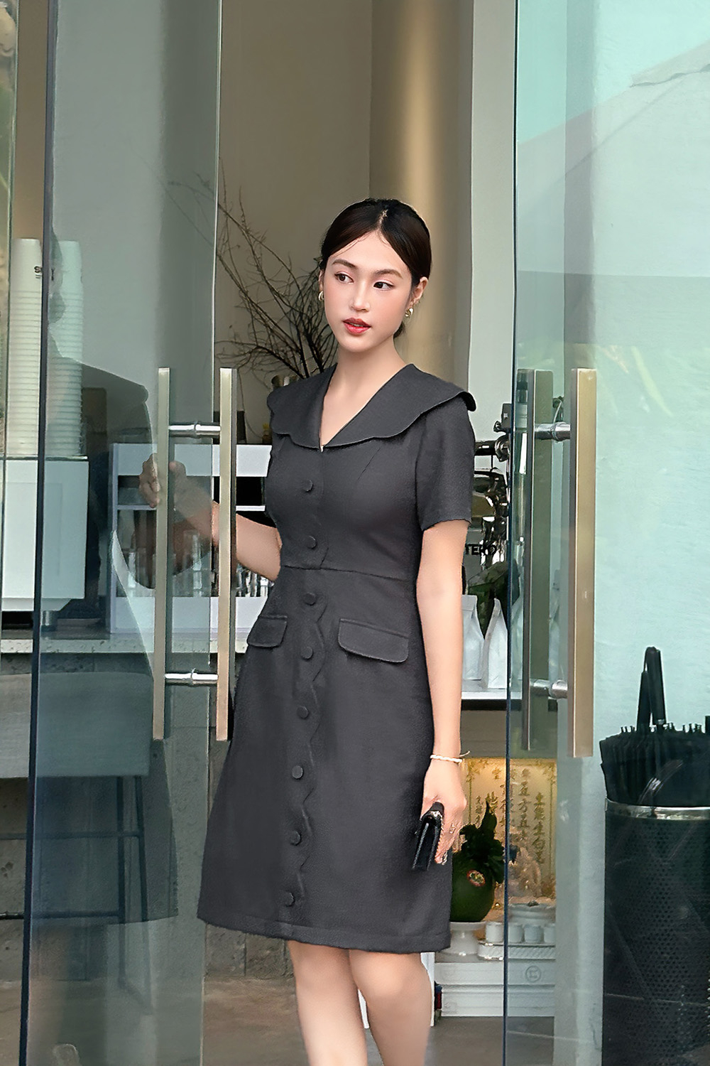 Đầm ôm công sở màu xám phối nút