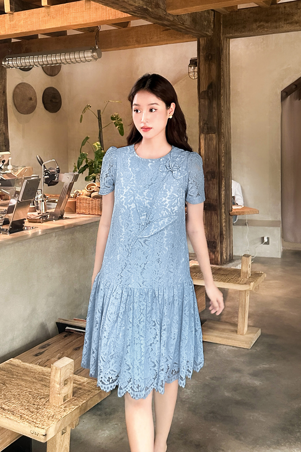 Đầm suông ren đuôi cá màu xanh