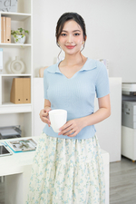 Áo len dệt kim cổ polo nhún eo màu xanh