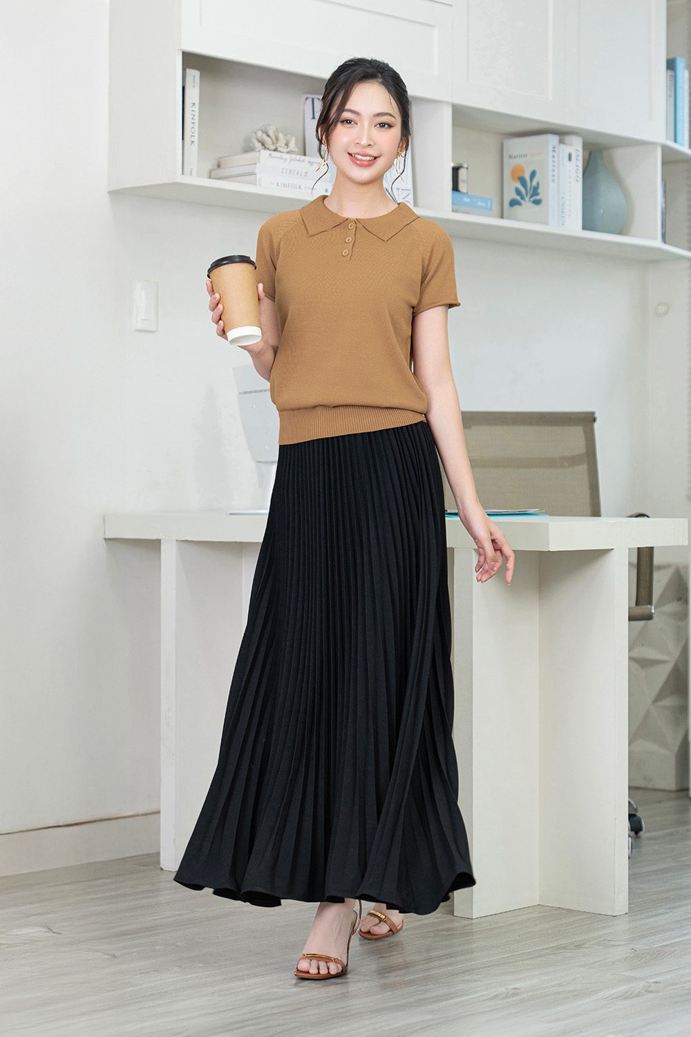 Chân váy xòe xếp ly đen dáng dài