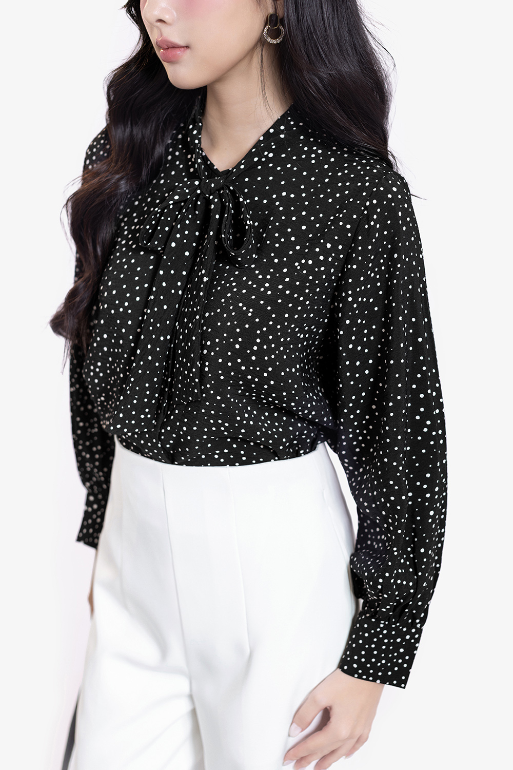 Áo kiểu công sở nữ chấm bi tay dài