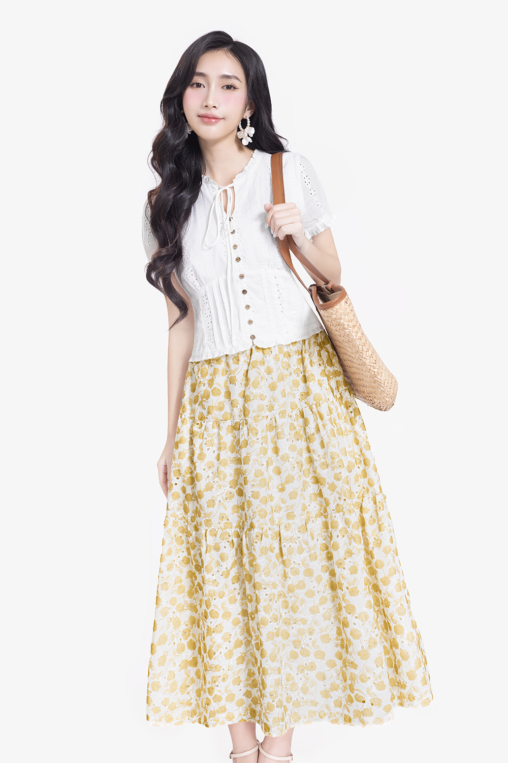 Áo kiểu xô thêu nữ màu trắng