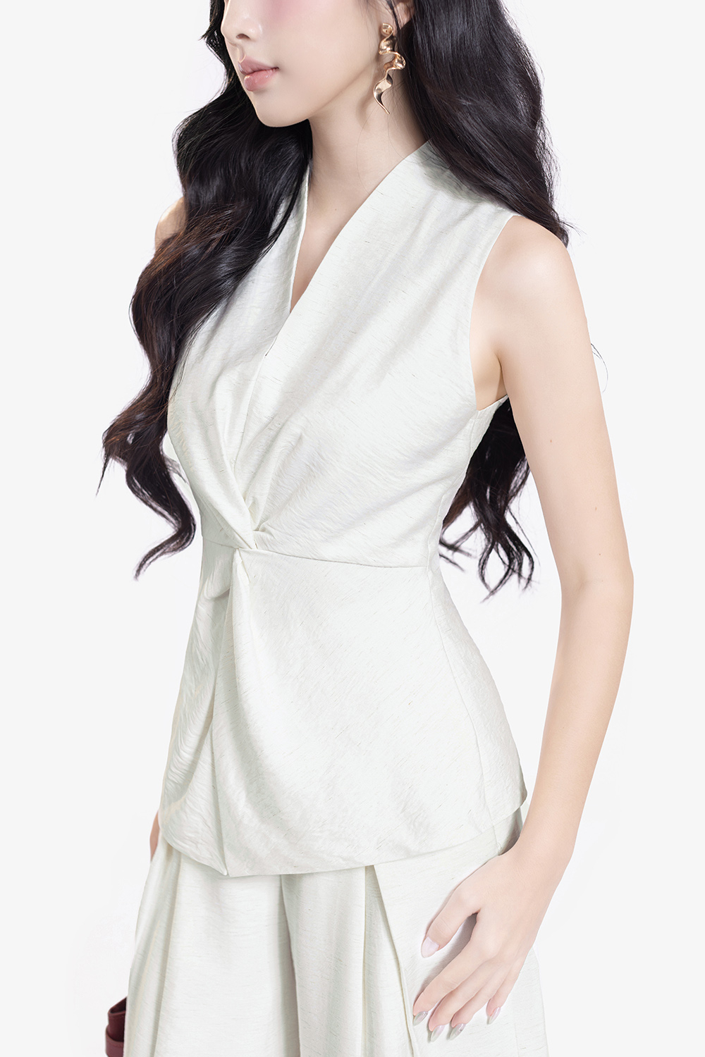 Áo kiểu sát nách cổ V xoắn ngực