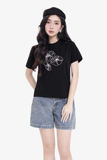 Áo thun nữ màu đen thêu hoa