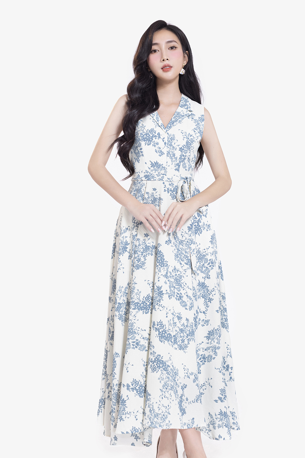 Đầm trắng hoa nhí dáng xòe dài