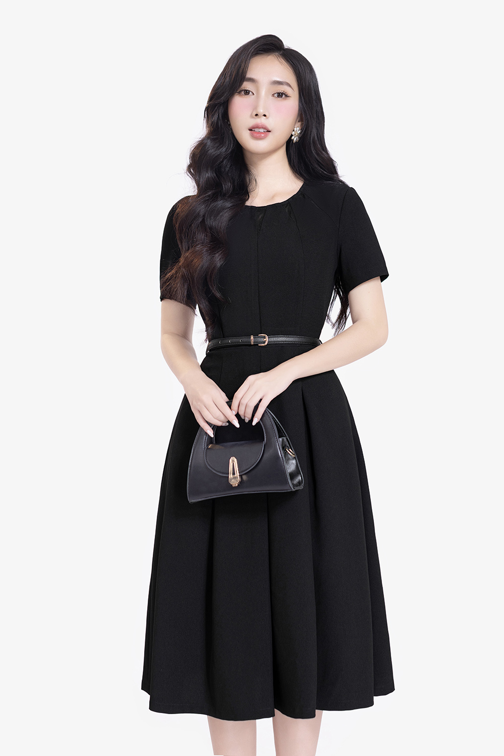 Đầm đen công sở dáng xòe xếp ly