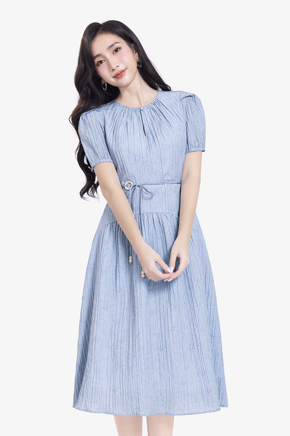 Đầm xòe xanh hoa ẩn eo phối dây nơ