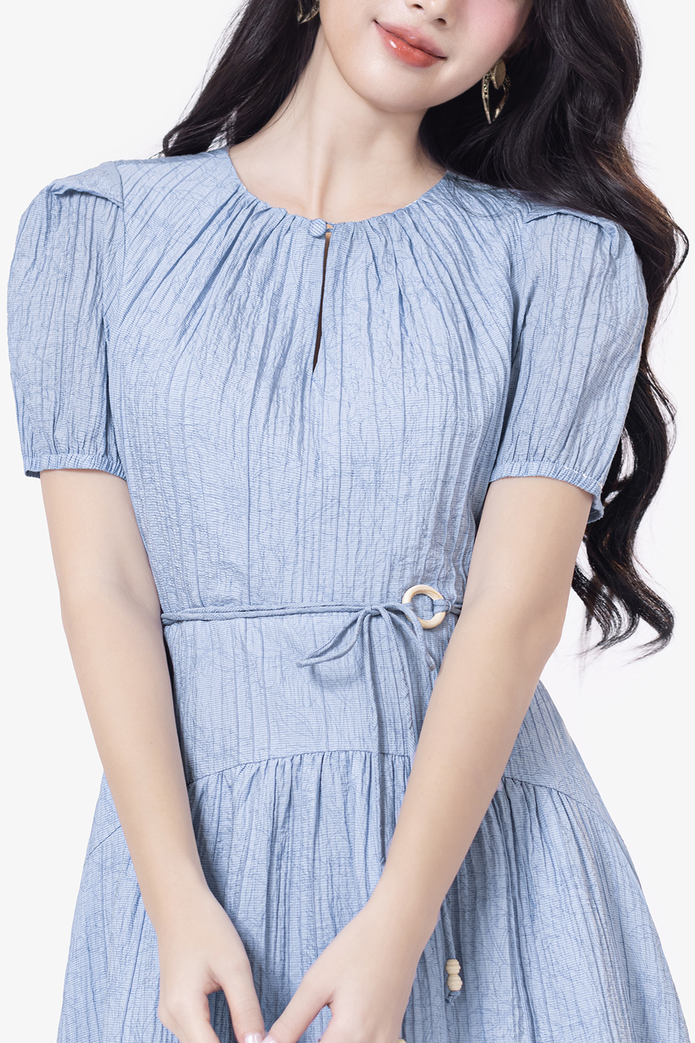 Đầm xòe xanh hoa ẩn eo phối dây nơ