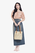 Áo trễ vai dáng croptop hoa nhí