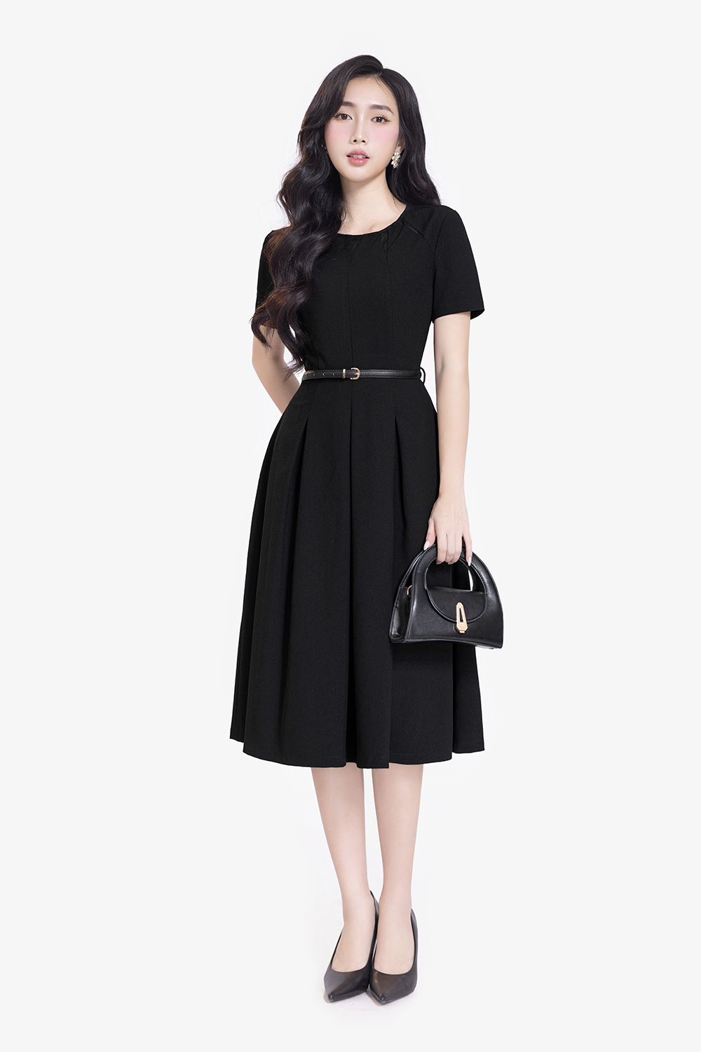 Đầm đen công sở dáng xòe xếp ly