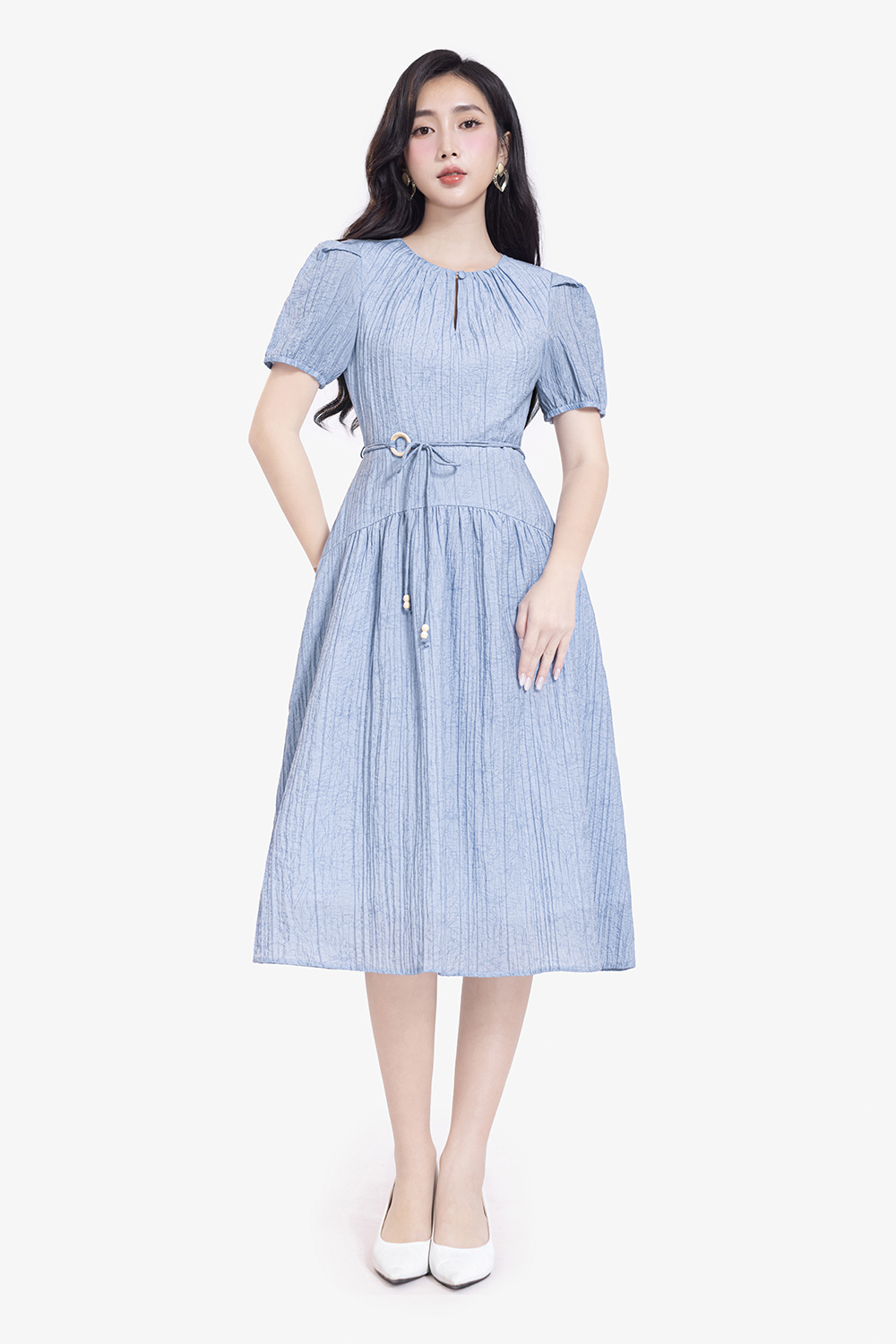 Đầm xòe xanh hoa ẩn eo phối dây nơ