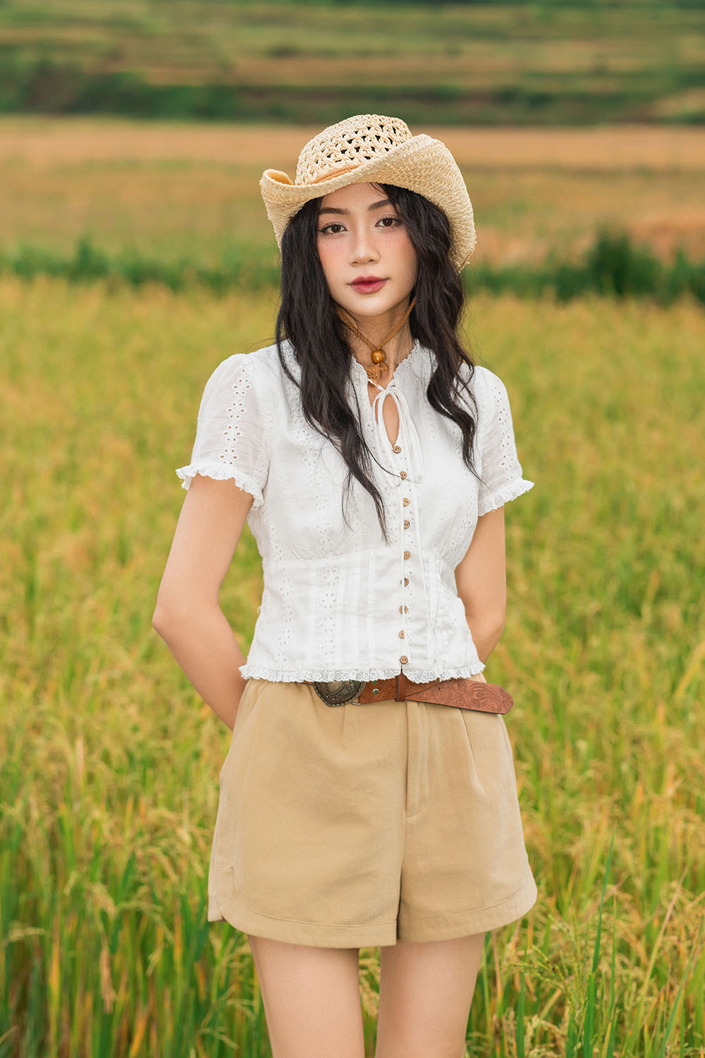 Áo kiểu xô thêu nữ màu trắng