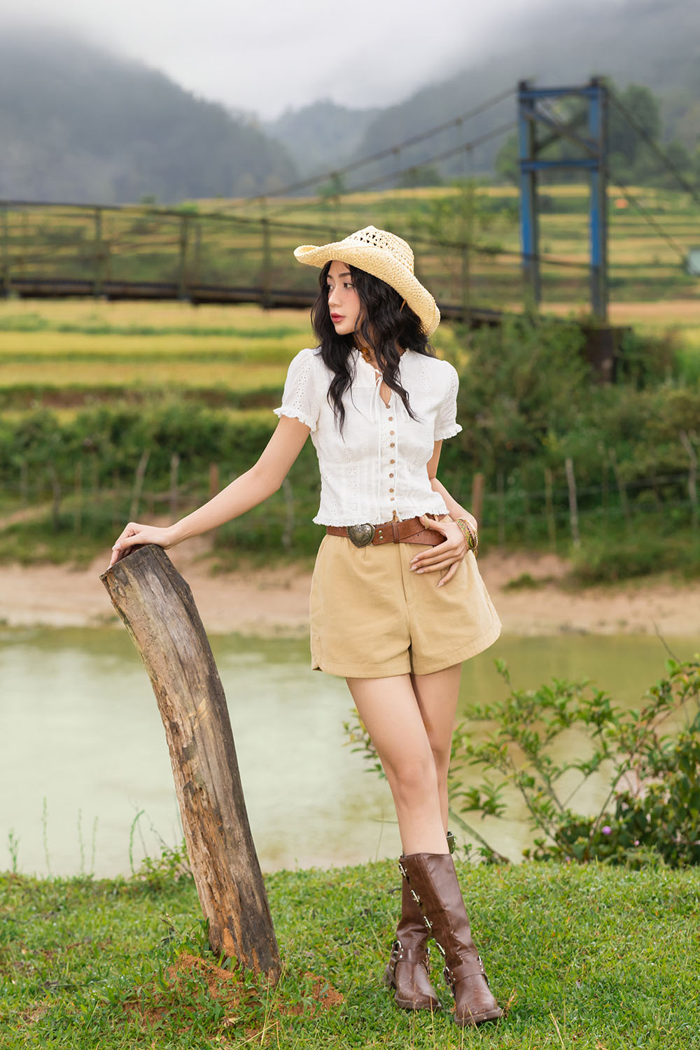 Áo kiểu xô thêu nữ màu trắng