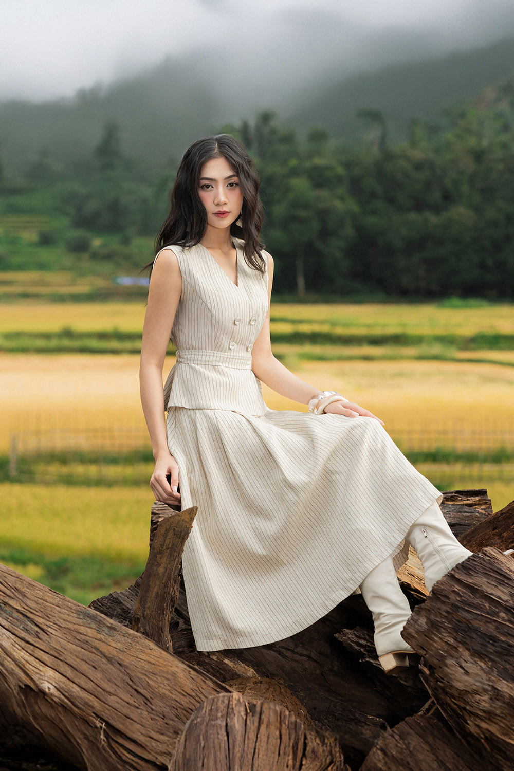 Chân váy xòe midi kẻ sọc