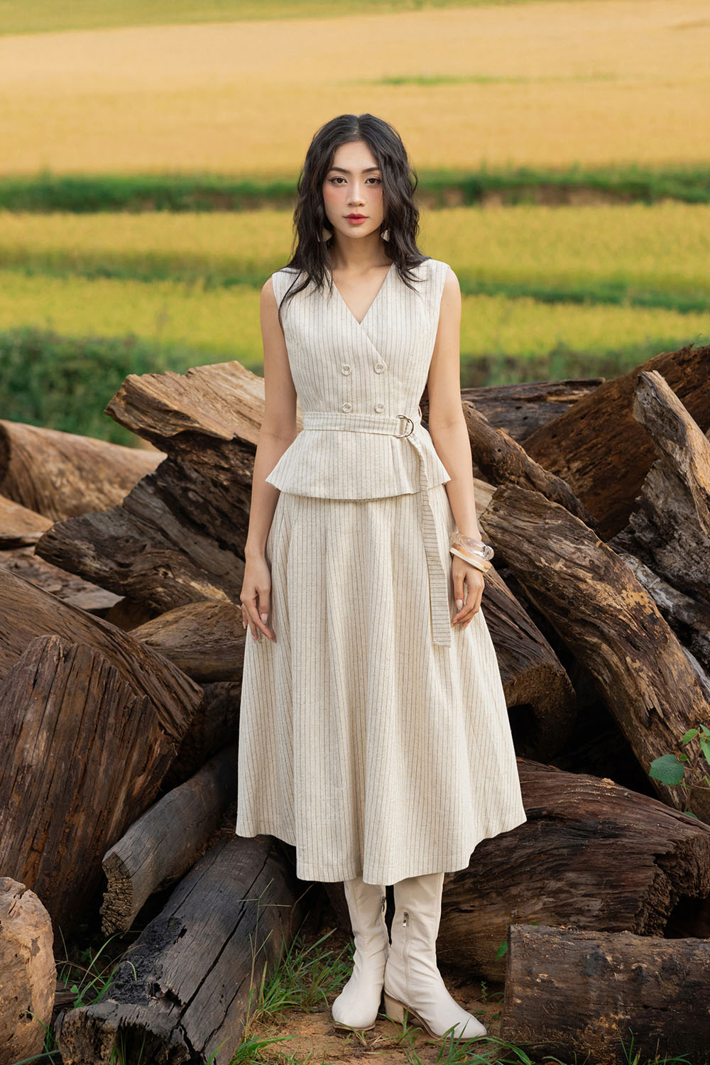 Chân váy xòe midi kẻ sọc