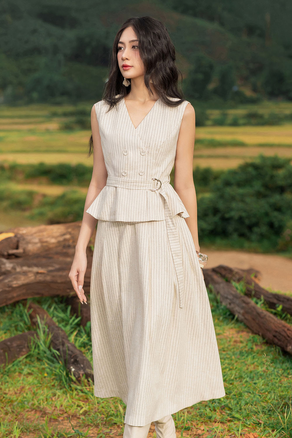 Chân váy xòe midi kẻ sọc