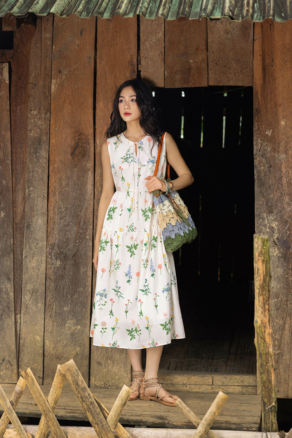 Đầm hoa dáng xòe dài cổ phối nơ
