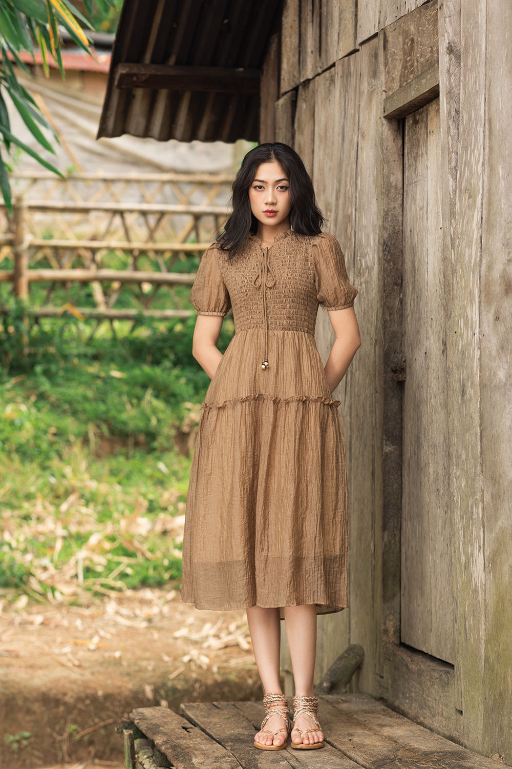 Đầm tơ dáng xòe màu nâu nhún ngực