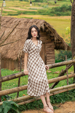 Đầm xòe họa tiết caro tay bồng cổ tim