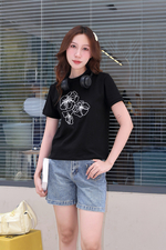 Áo thun nữ màu đen thêu hoa