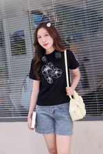 Áo thun nữ màu đen thêu hoa